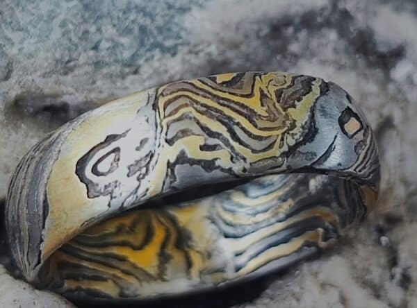 Unikat Ring Mokume Gane Gold 900 Palladium 500 Silber 925 Holzmaserung mit Augen geätzt 59 Trauring