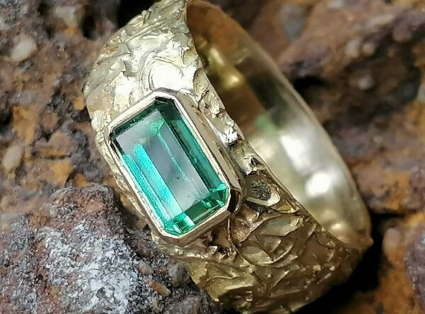 schlichter Designer Gold 750 strukturiert Turmalin Indigolith  1,9 ct top Größe 55 bombiert