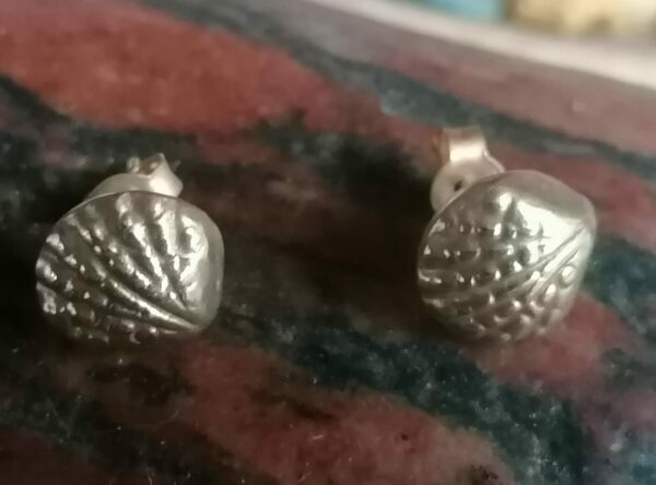 Unikat Ohrstecker Silber 925 vergoldet ziselierte Muschel
