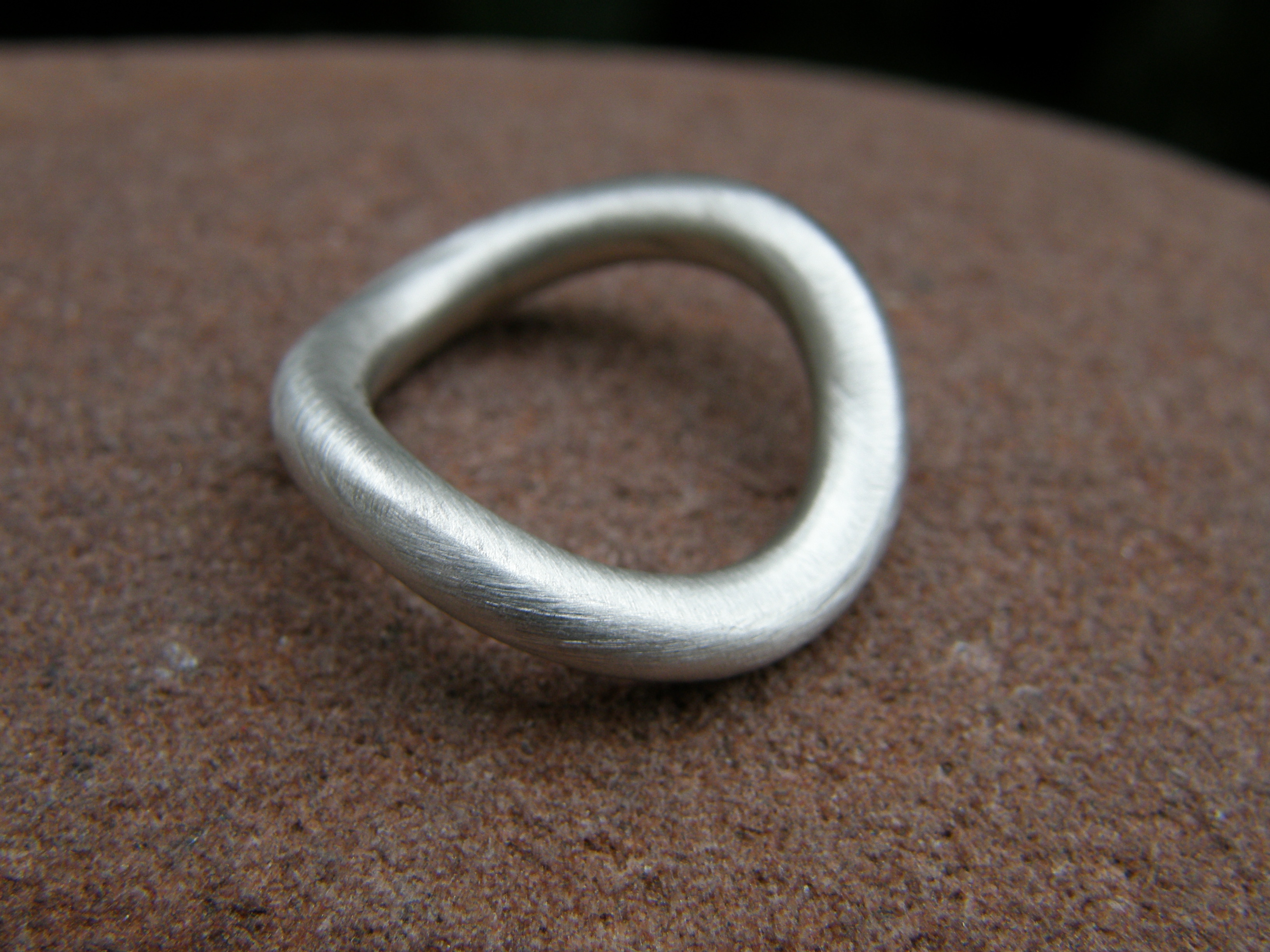 schlichter Designer Ring Silber 925 matt runde Schiene gebogen 56
