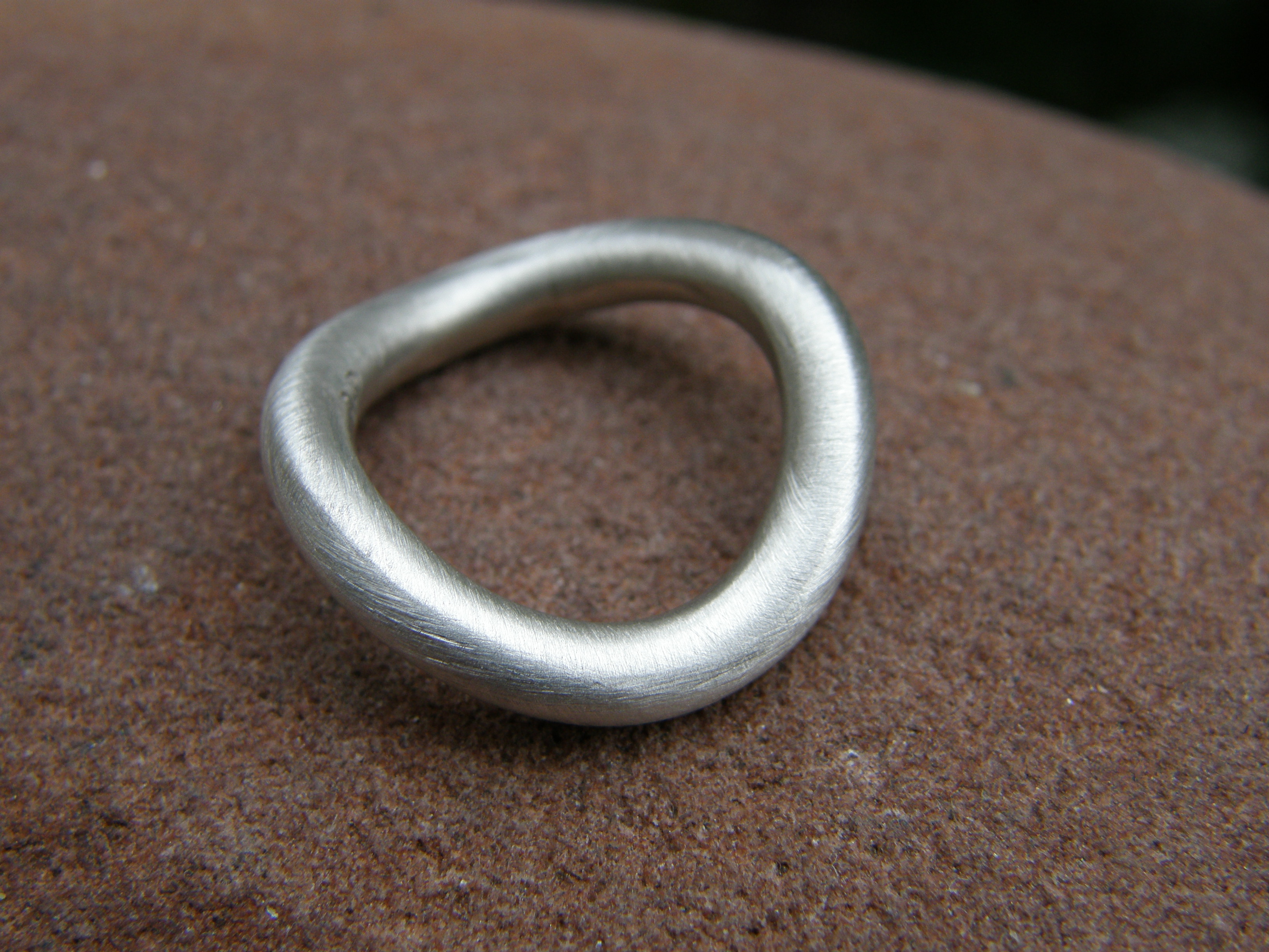 schlichter Designer Ring Silber 925 matt runde Schiene gebogen 56