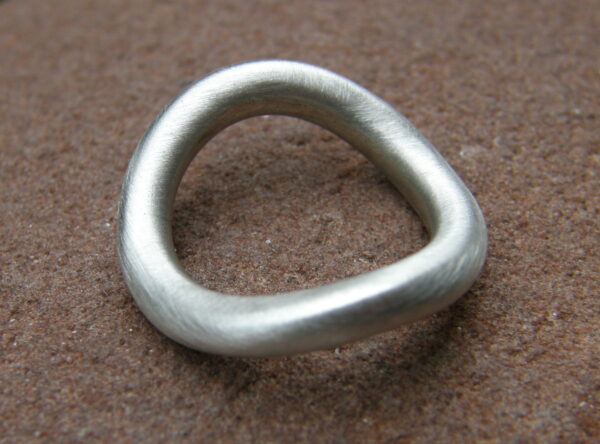 schlichter Designer Ring Silber 925 matt runde Schiene gebogen 56