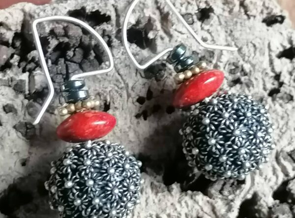 Unikat Ohrschmuck Ohrring Silber 925 granuliert Schaumkoralle Hämatit Kugel mit Blümchen belötet