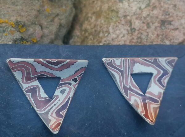 Ohrschmuck Ohrstecker Dreieck Mokume Gane  Silber 925 Shakudo, Shibuichi Unikat