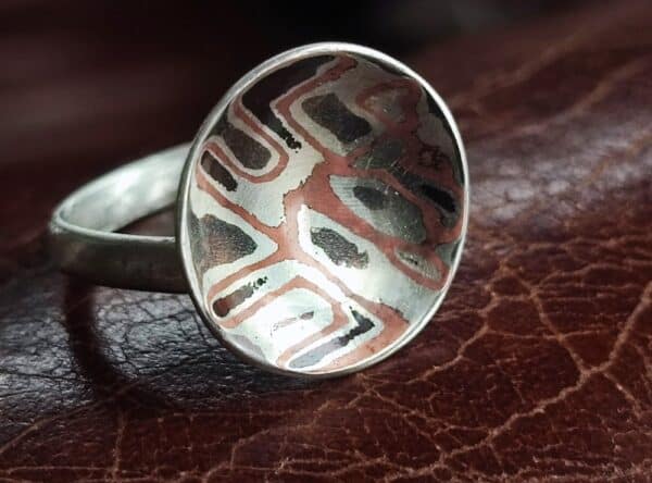 Unikat Ring Silber 925 mit Mokume Shakudo, Shibuichi Kreis bombierte Schiene 53