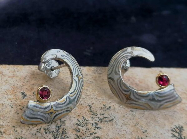Mokume Gane Ohrstecker Gold 900 Palladium 500 Silber Rubine Unikat Sternmuster