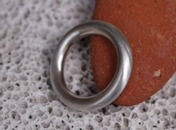 schlichter Designer Ring Silber 925 matt runde Schiene 52