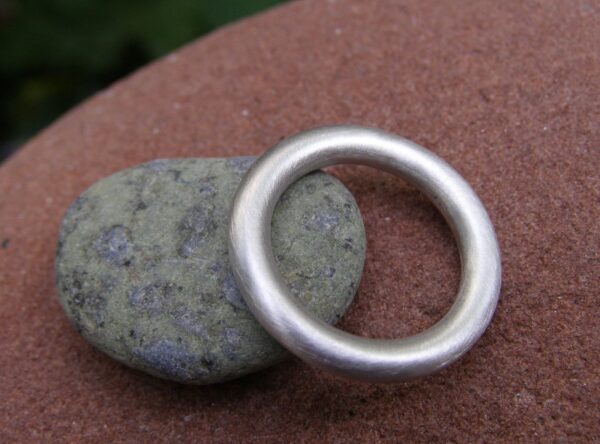 schlichter Designer Ring Silber 925 matt runde Schiene 55