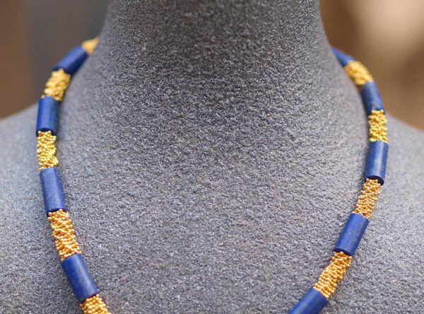 Unikat Kette Silber 925 vergoldet Lapis Lazuli granuliert 45 cm Magnetverschluss Leguankette