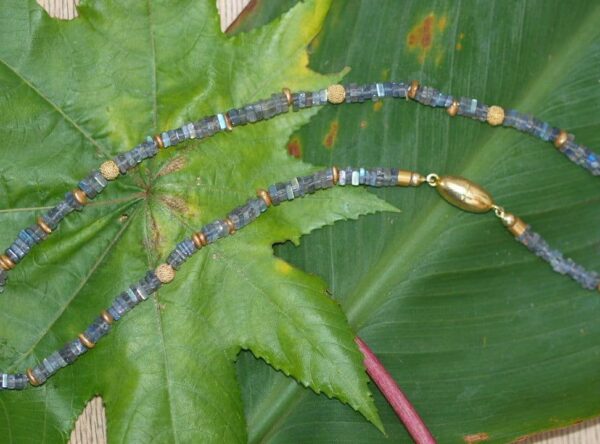 Unikat Kette Silber 925 vergoldet granuliert Labradorit Chips Magnetverschluß