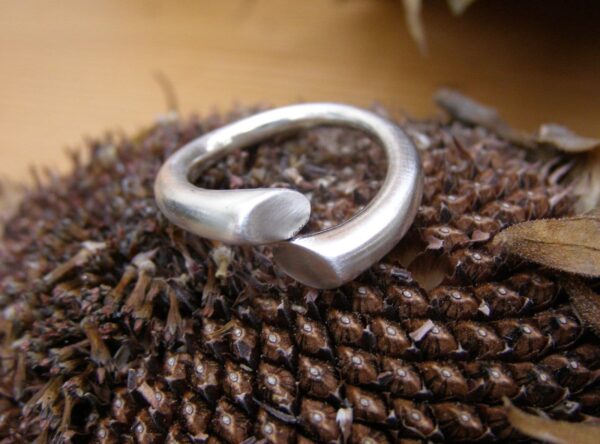 Designer Ring Silber 925 matt runde Schiene mit Verlauf