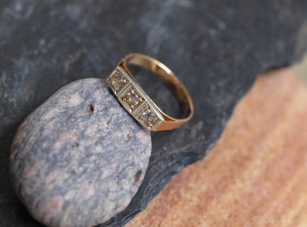 Ring antik Gold Weißgold 585 3 weiße Steine